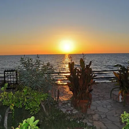 Corfu Beachfront Yannis On Agios Gordios *