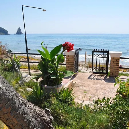 Corfu Beachfront Yannis On Agios Gordios Holiday home
