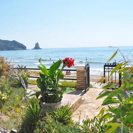 Corfu Beachfront Yannis On Agios Gordios Holiday home *