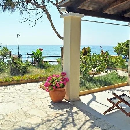 Corfu Beachfront Yannis On Agios Gordios Holiday home
