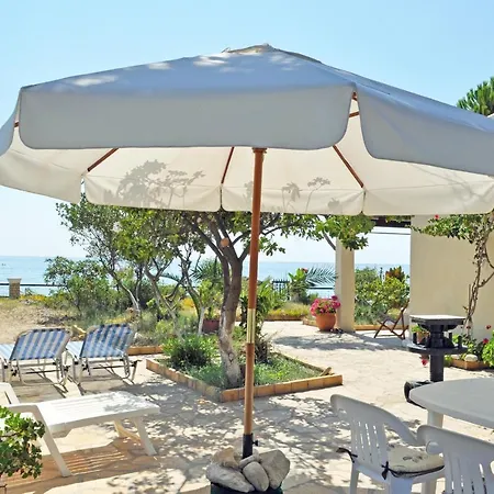 Corfu Beachfront Yannis On Agios Gordios *